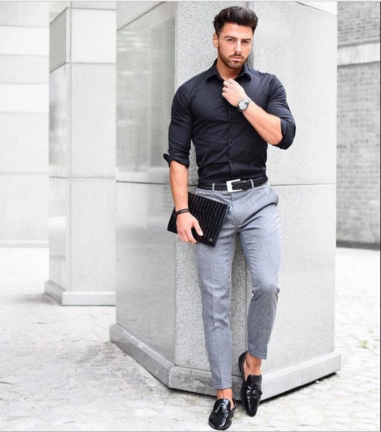 Grey Pants with Black T-shirt Hot Weather Outfits For Men In Their 20s (54  ideas & outfits) | Lookastic