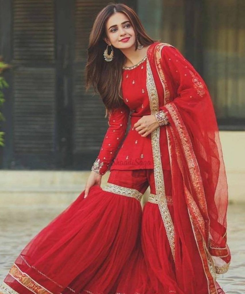 Traditional Orange Outfits from Bollywood Divas For This Navaratri Festival  - Boldsky.com